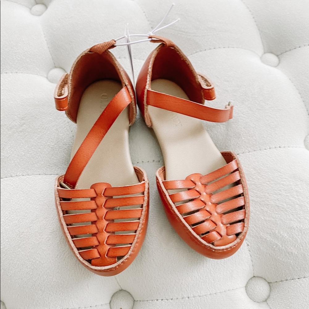 BNWT Old Navy toddler tan sandals , size 6